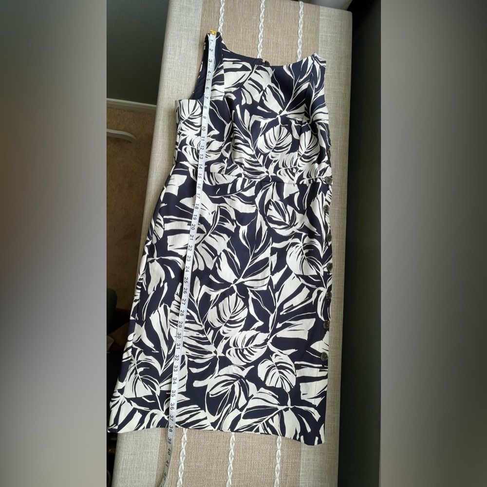 Ann Taylor Navy & White Leaf Pattern Dress - Sz 8P - Picture 6 of 11